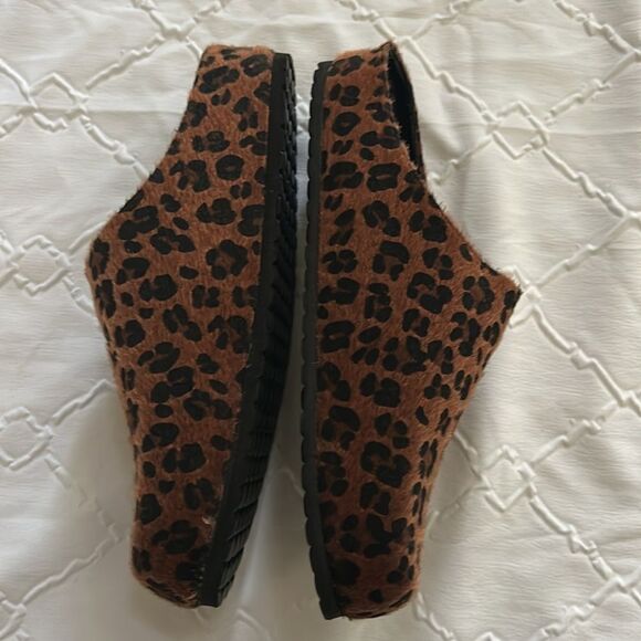 Mote Cheetah Print Clogs(Size 40) - Picture 9 of 10